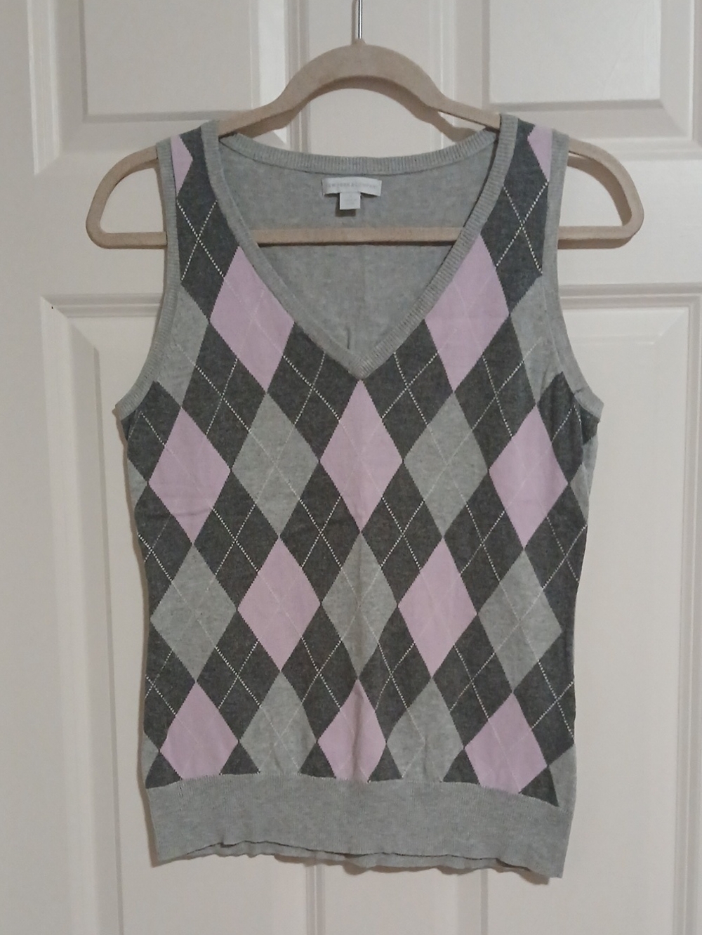 New York & Company Gray and Lilac Argyle V-Neck Tank Vest Medium - Picture 1 of 7